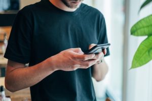 Read more about the article Bosan Dengan Tampilan Standar WA? Inilah Cara Mengubah WA Android Menjadi iPhone