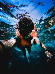 Read more about the article Apakah Aman Berenang dengan Hiu saat Scuba Diving?